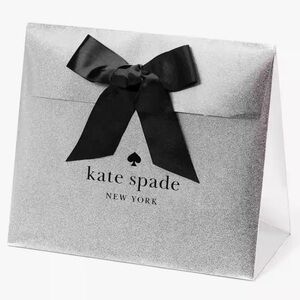 COPY - KATE SPADE SILVER GLITTER gift bag with bow
BEAUTIFUL FOR CHRISTMAS 🎄